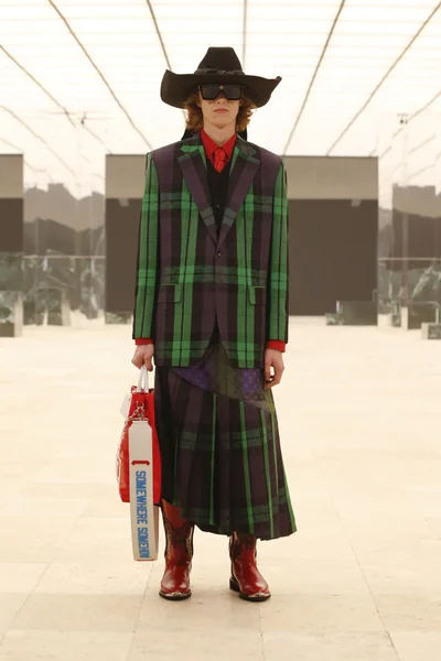 Look 64